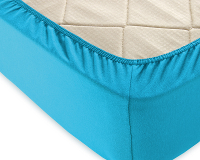 Трикотажная простынь на резинке голубой